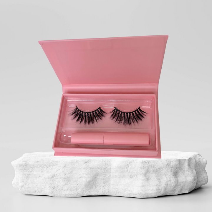 Eyelash set with glue