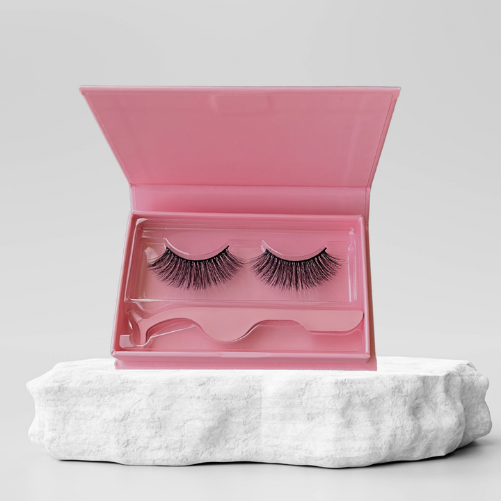 Eyelash set with applicator