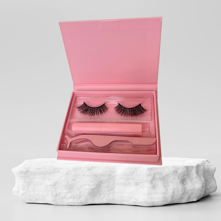 Eyelash set with applicator and glue